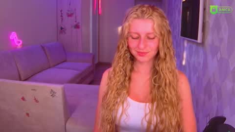 Snapshot of amaliaqueen999 chatting on September 21, 2:38 pm Amalia online show from September 21, 2:38 pm