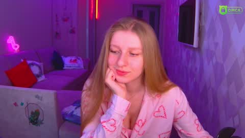 Snapshot of amaliaqueen999 chatting on December 25, 12:15 pm Amalia online show from December 25, 12:15 pm