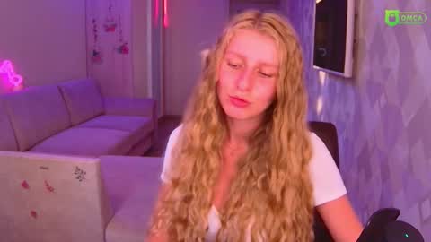 Snapshot of amaliaqueen999 chatting on September 20, 2:37 pm Amalia online show from September 20, 2:37 pm