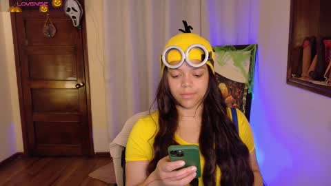 Snapshot of amand1_sweet chatting on October 30, 1:45 pm online show from October 30, 1:45 pm