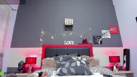 Snapshot of amanda_6ix9ine chatting on February 6, 12:54 am diana Private is Open online show from February 6, 12:54 am