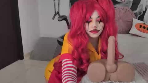 Snapshot of amandabrooks_18 chatting on November 1, 5:00 am Amanda online show from November 1, 5:00 am