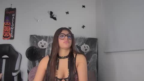 Snapshot of amandabrooks_18 chatting on October 23, 1:44 am Amanda online show from October 23, 1:44 am