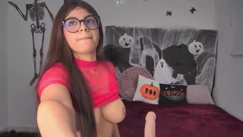 Snapshot of amandabrooks_18 chatting on October 26, 2:29 am Amanda online show from October 26, 2:29 am