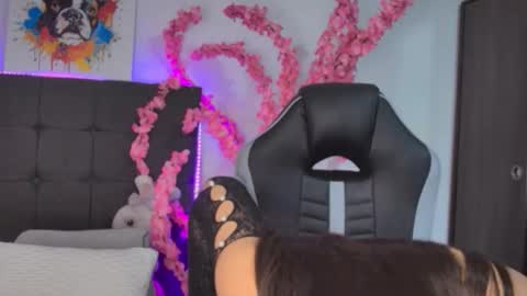 Snapshot of amandabrooks_18 chatting on September 19, 1:48 am Amanda online show from September 19, 1:48 am