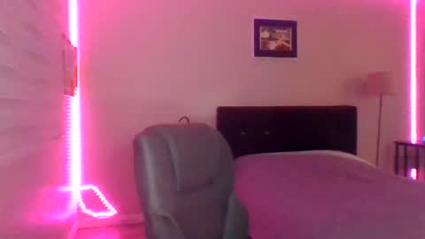 Amanda online show from December 2, 6:15 am