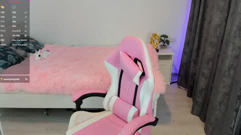 Snapshot of amandateasing chatting on December 7, 8:27 pm OnlyF amandateasing online show from December 7, 8:27 pm