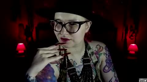 Goddess Amanita online show from July 14, 2:00 pm