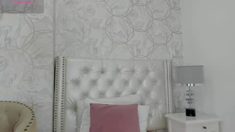 Snapshot of amara_rousse chatting on October 18, 11:35 am amara_rousse online show from October 18, 11:35 am