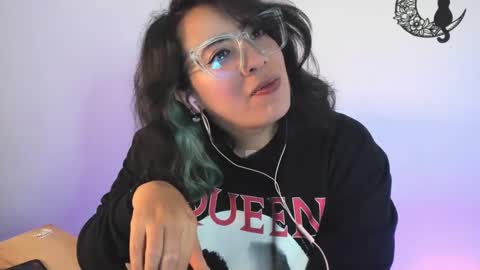 Snapshot of amaryllis_vizcaya chatting on February 1, 11:48 pm Katt online show from February 1, 11:48 pm