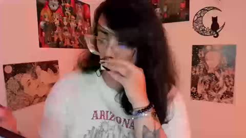 Snapshot of amaryllis_vizcaya chatting on October 16, 1:52 am Katt online show from October 16, 1:52 am