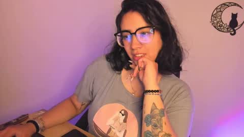 Snapshot of amaryllis_vizcaya chatting on January 12, 11:04 pm Katt online show from January 12, 11:04 pm