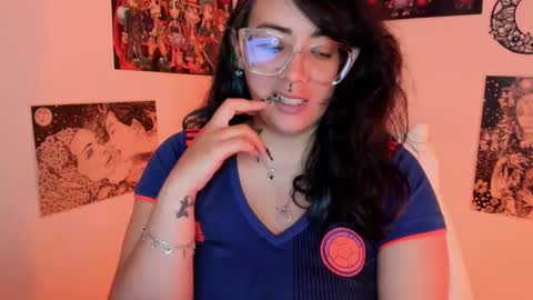 Snapshot of amaryllis_vizcaya chatting on October 14, 12:13 am Katt online show from October 14, 12:13 am