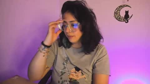 Snapshot of amaryllis_vizcaya chatting on February 5, 3:02 am Katt online show from February 5, 3:02 am