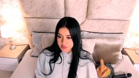 Snapshot of amatista__smith chatting on February 9, 1:01 am AMATISTA online show from February 9, 1:01 am