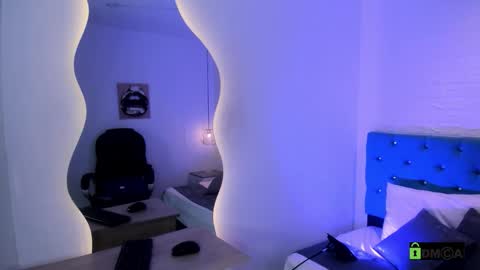 ambarcollins01 online show from January 6, 9:51 pm