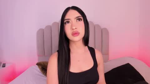 ambarevans_ online show from November 26, 11:55 am