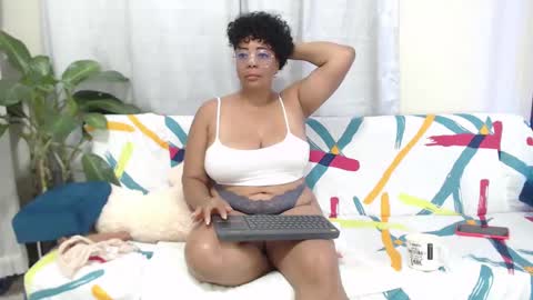 Snapshot of ambarsofhia chatting on March 11, 9:15 pm Amber Sofhia online show from March 11, 9:15 pm