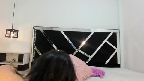 Snapshot of ambbermoon chatting on December 9, 8:11 am online show from December 9, 8:11 am