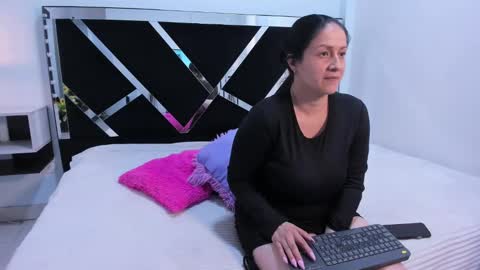 Snapshot of ambbermoon chatting on January 17, 3:45 am online show from January 17, 3:45 am