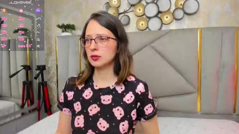 Snapshot of ambeerrwood_ chatting on September 20, 1:09 pm . Amber Wood . online show from September 20, 1:09 pm