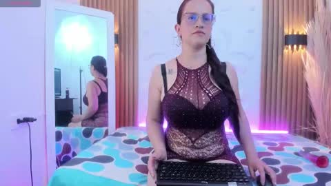 Snapshot of amber_bms chatting on October 28, 3:23 am MIA online show from October 28, 3:23 am