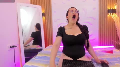 Snapshot of amber_bms chatting on October 29, 3:33 am MIA online show from October 29, 3:33 am