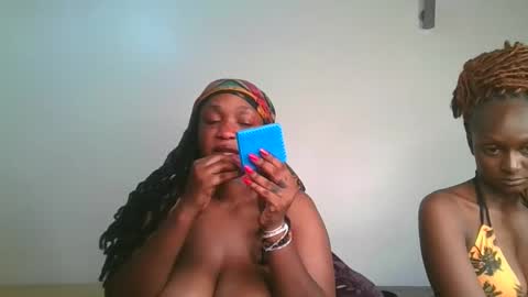 Snapshot of amber_melons chatting on December 9, 3:29 am melons online show from December 9, 3:29 am