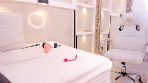  AMBER  online show from February 28, 3:22 pm