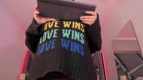 Snapshot of amberinihoffman chatting on February 12, 11:40 am Amber  online show from February 12, 11:40 am