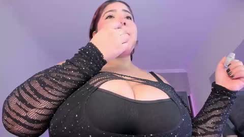 Snapshot of amberinihoffman chatting on September 9, 1:33 pm Amber  online show from September 9, 1:33 pm