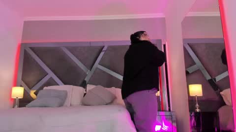 Snapshot of amberinihoffman chatting on March 8, 11:45 am Amber  online show from March 8, 11:45 am