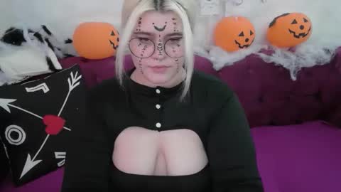 Amber online show from October 31, 5:31 am