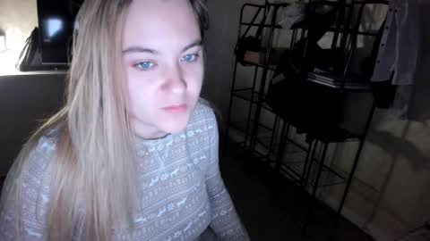 Snapshot of ambrosia__ chatting on September 13, 4:42 am ambrosia__ online show from September 13, 4:42 am