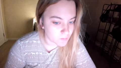 Snapshot of ambrosia__ chatting on September 15, 10:23 am ambrosia__ online show from September 15, 10:23 am