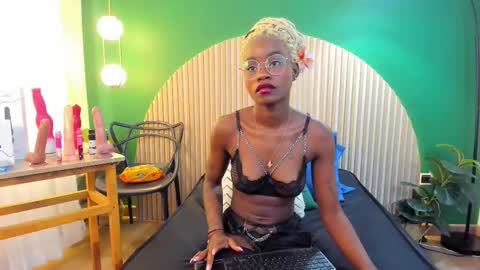 Snapshot of amelia_adms chatting on September 24, 8:19 pm Amelia Adams online show from September 24, 8:19 pm