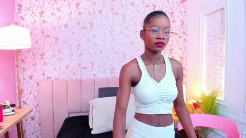 Amelia Adams online show from December 8, 12:19 pm