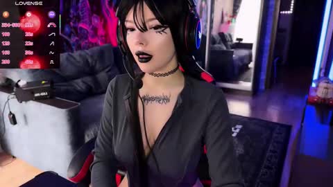 Amelia Aley  online show from November 9, 9:16 am