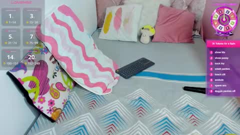 Snapshot of amelia_petite chatting on October 13, 7:38 pm Amelia online show from October 13, 7:38 pm