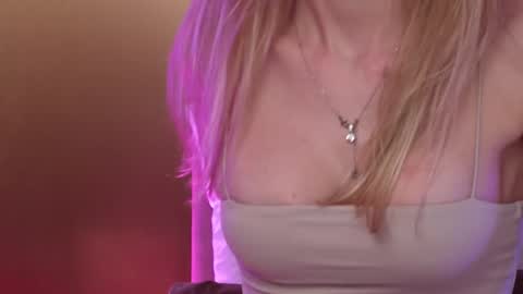 Amelia online show from December 16, 5:30 pm