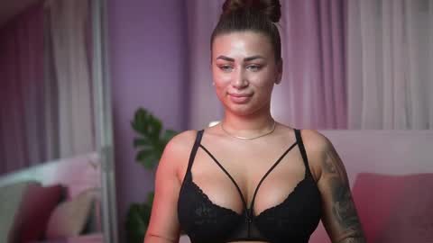  Amelia  online show from May 6, 6:12 pm