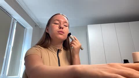 I am Amelie ntmu Lets hit 10 Thumbs Up together online show from June 21, 11:58 am