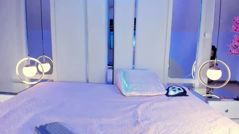 AMELIA TREVICOTT  online show from November 1, 7:01 am