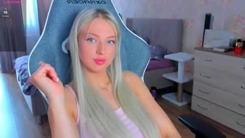 Amelia PVT model online show from March 5, 5:40 am