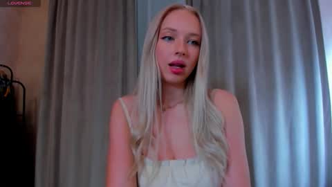 Amelia PVT model online show from October 23, 2:12 pm