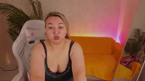 ameliawane online show from October 4, 8:42 am
