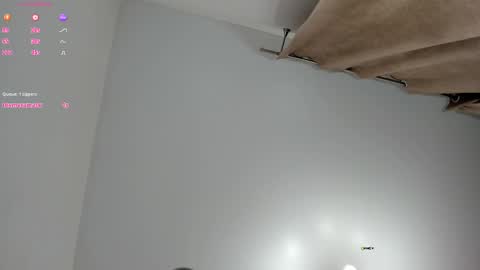 Snapshot of amelie_25 chatting on September 21, 11:03 pm amelie_25 online show from September 21, 11:03 pm