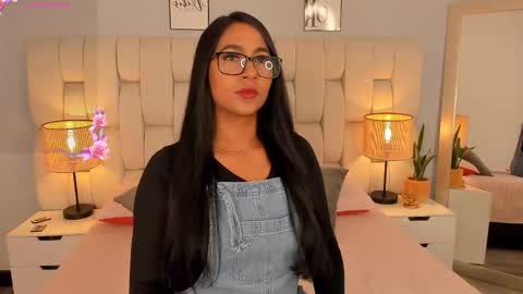 Amelie online show from October 22, 12:10 pm