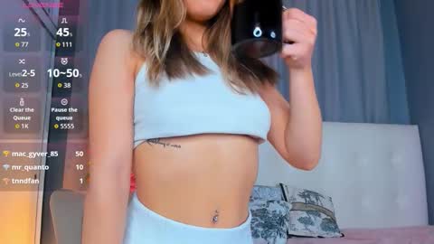 Snapshot of amelivi chatting on October 5, 1:21 am Amelia online show from October 5, 1:21 am