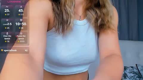 Snapshot of amelivi chatting on September 27, 1:24 am Amelia online show from September 27, 1:24 am